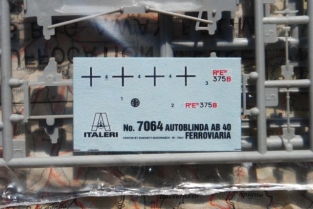 Italeri 7064 Autoblinda AB 40 Ferroviaria